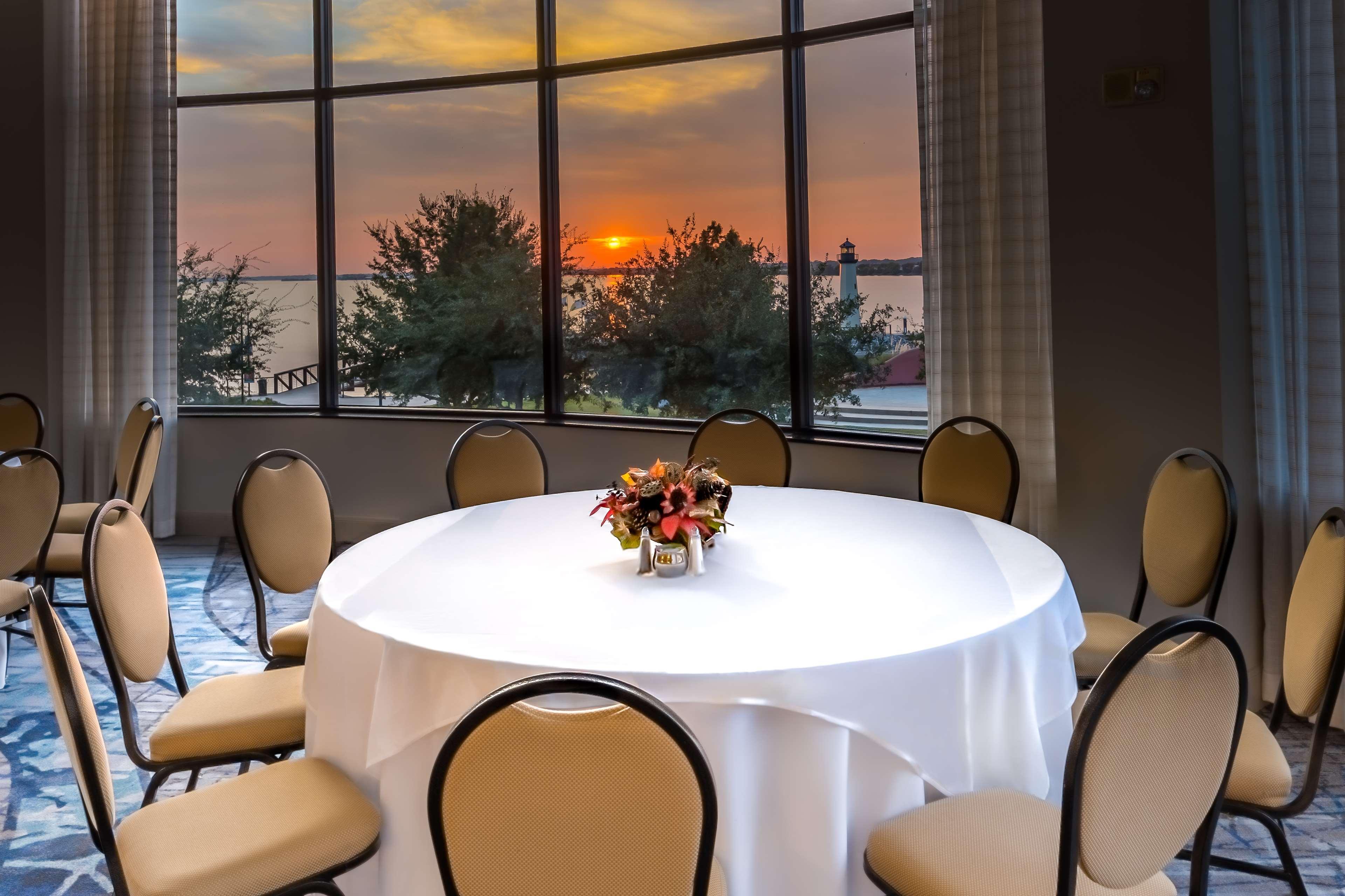 Hilton Dallas/Rockwall Lakefront Hotel Экстерьер фото